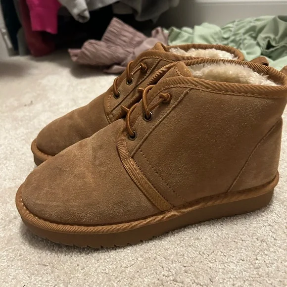 Brown fluffy boots - Picture 1 of 3